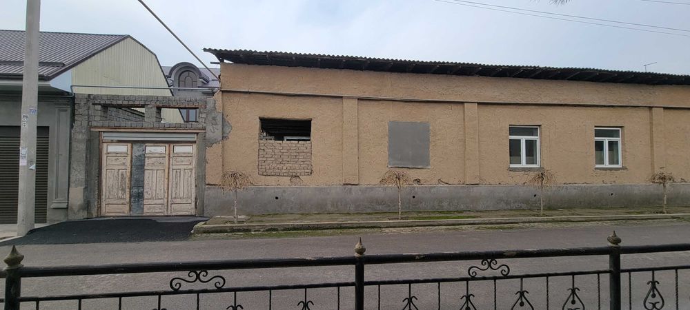 Yer hisobida uy sotiladi. 6 sotix. Zangiota ziyoratgohi yaqinida.