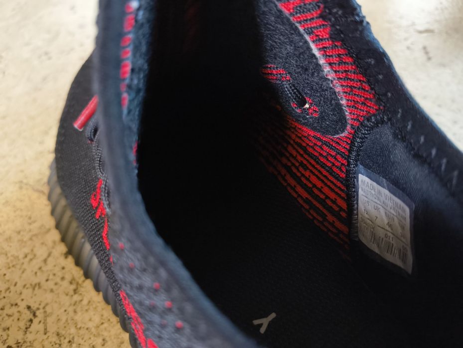 Yeezy Boost 350 V2
"Black & Red"