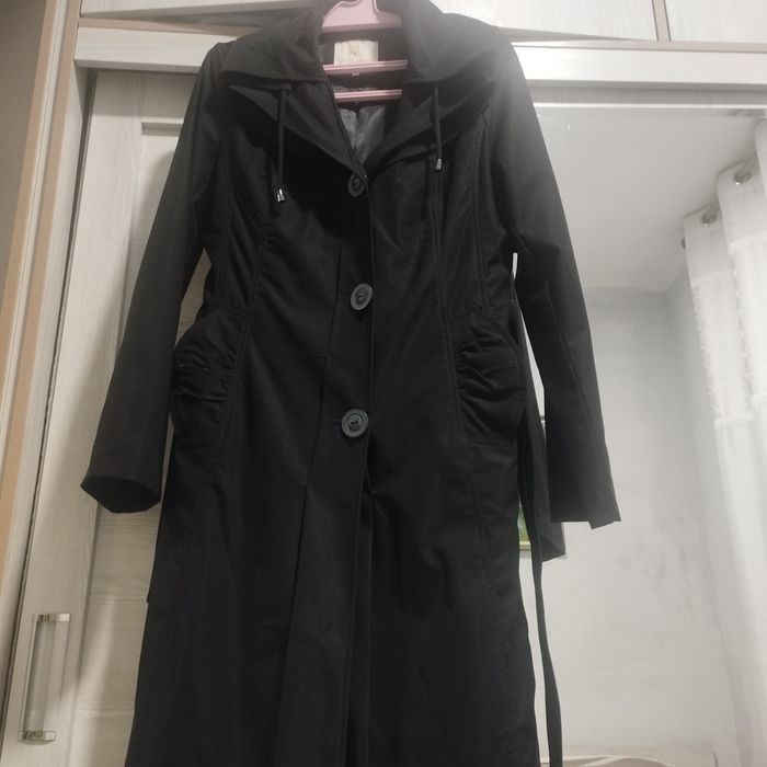 Женский длинный черный плащ