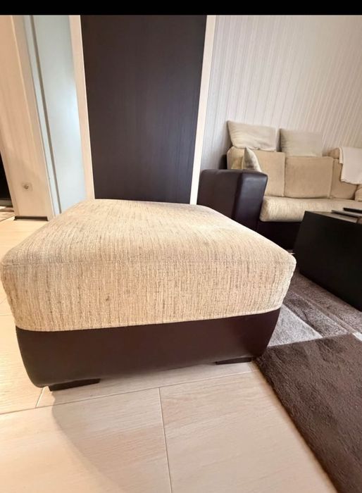 Ъглов диван и табуретка