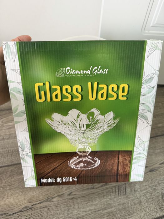 Стекляная ваза конфетница