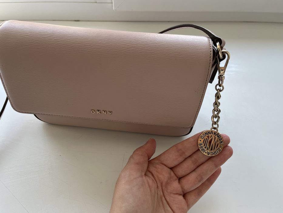 Продам сумку DKNY