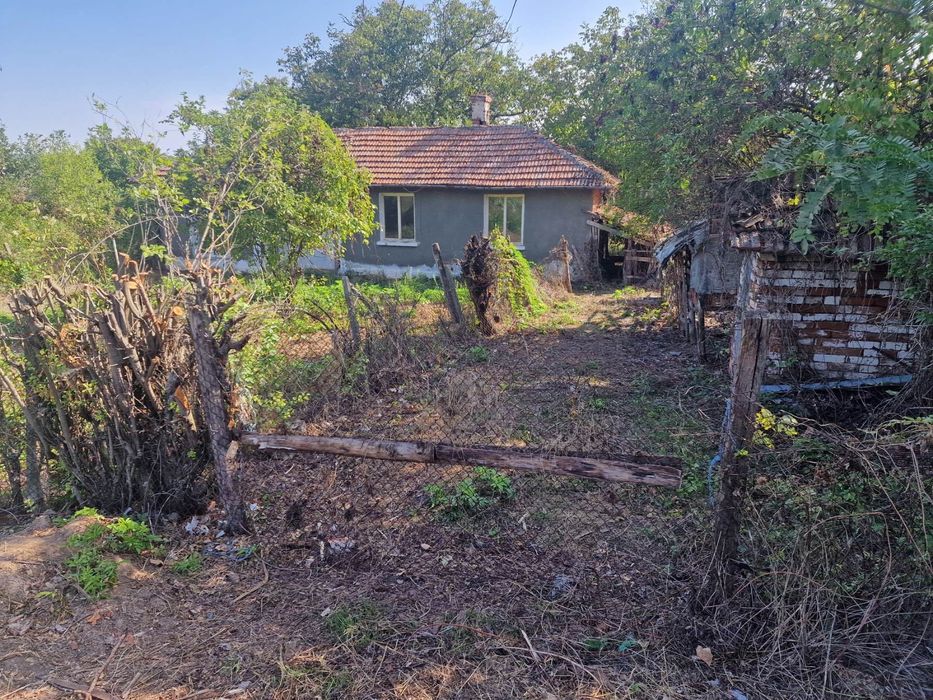 Продава се Етаж от къща в с. Брестовене, Област Разград - 100 кв.м за 102 €/кв.м - Снимка #2