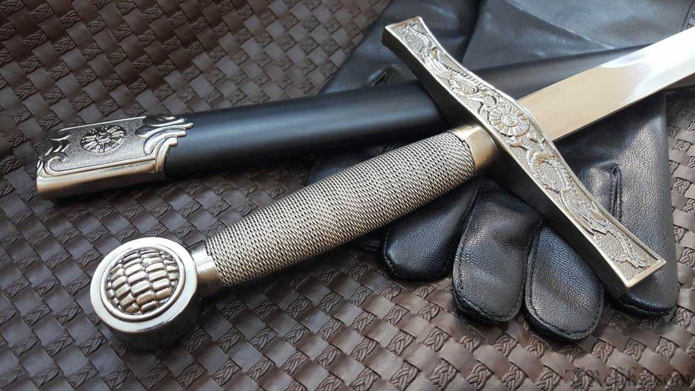 Метален меч с ножница и средновековни мотиви Medieval Hand and a Half Sword