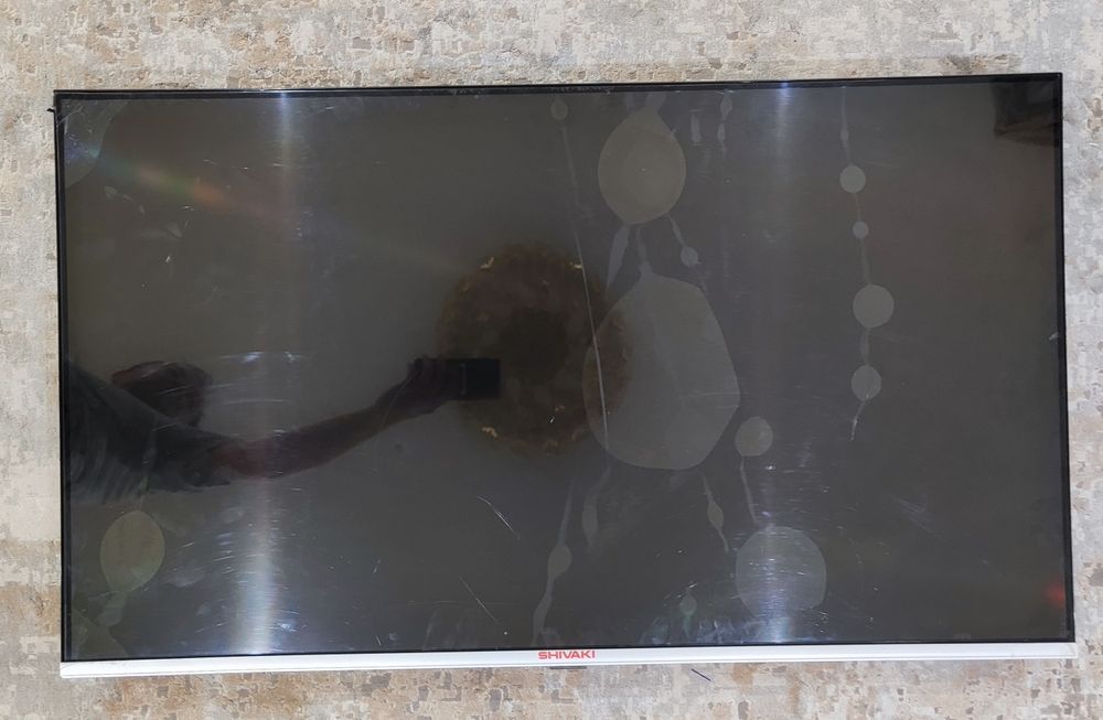 Shivaki 43H3501 4K SmartTv Android на запчасть.
