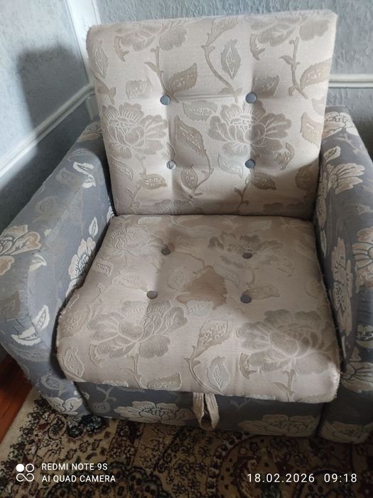 Продаются диван и кресла