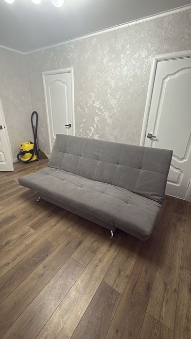 Продам почти  новый диван