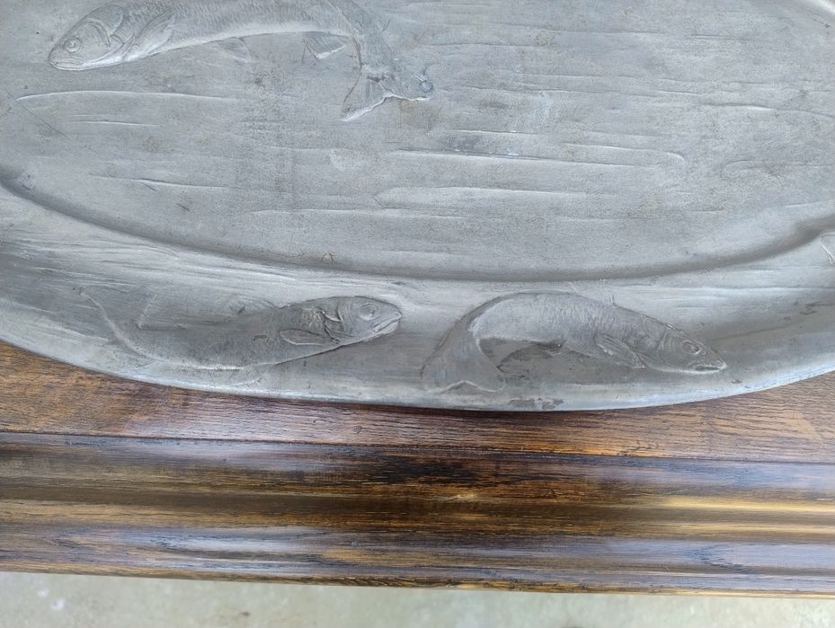 De vânzare tava/platou Art Nouveau cu motive pescărești ștanțată