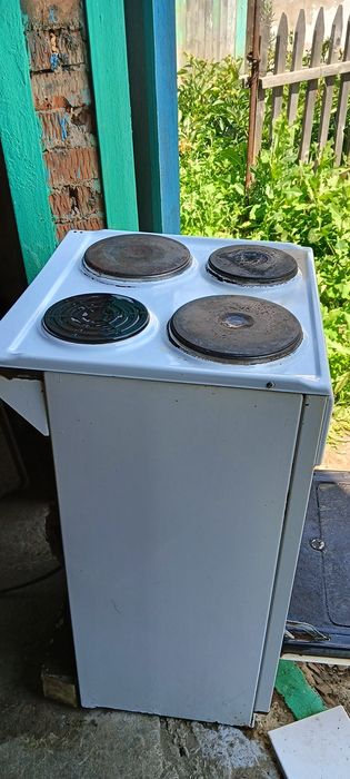 Продам электрическую плиту
