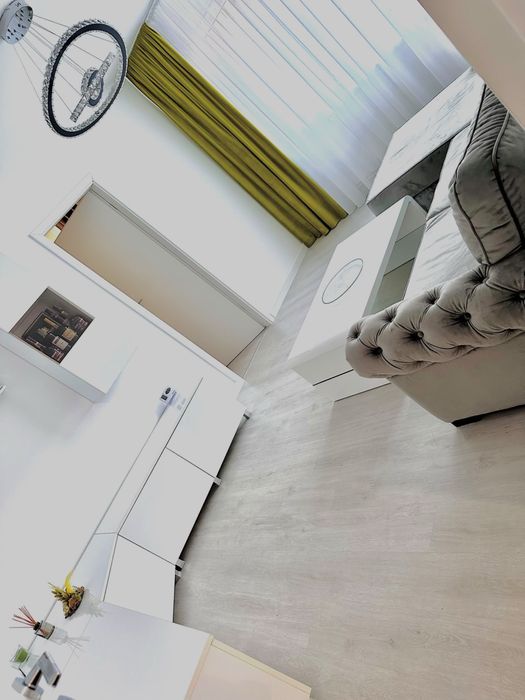 Inchiriez apartamnet cu 3 camere