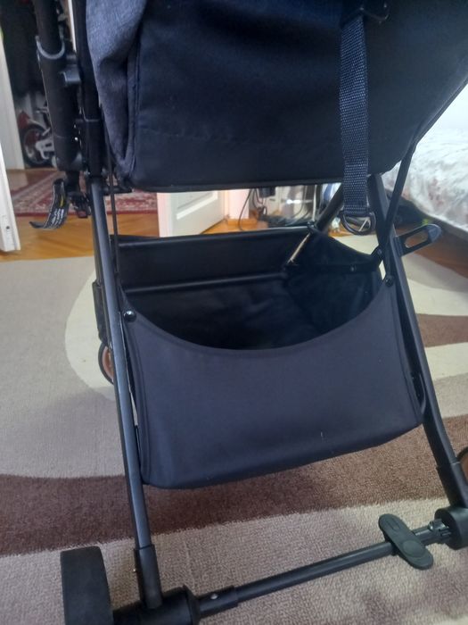 Vând cărucior pentru copii