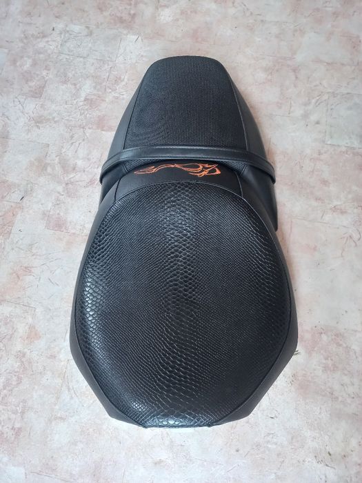 Suzuki M1800 Intruder M109R Boulevard седалки