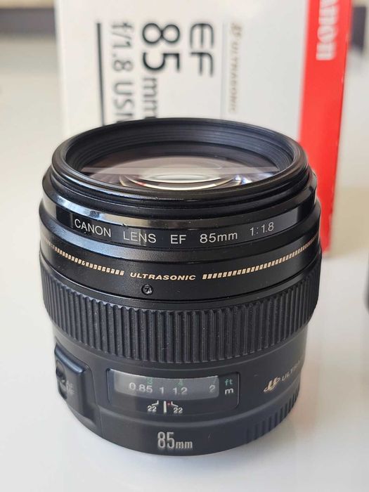Canon EF 85mm f/1.8 USM пълен комплект
