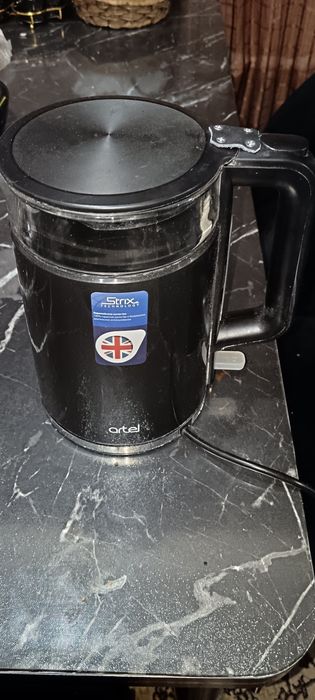 Продам электрочайник Артель.
