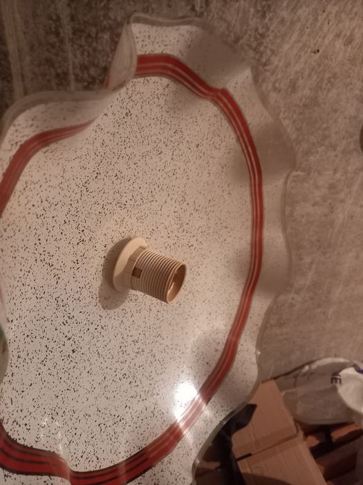 Продам люстры разные