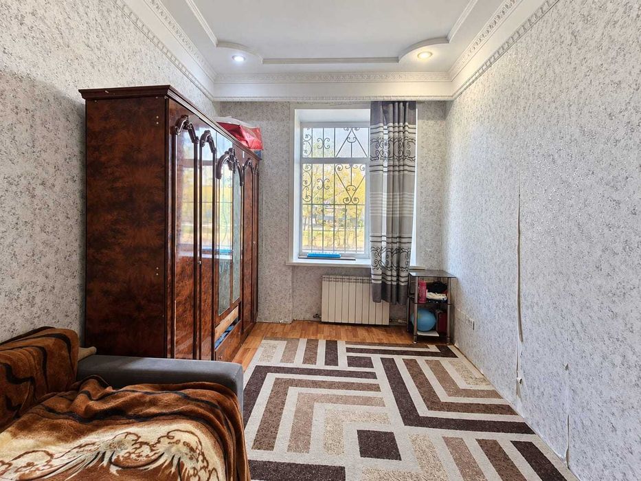Продам 2 комн квартиру студию