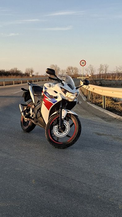 Vand sau Schimb Honda CBR125R 2013 (nu yamaha ,ktm , kawasaki)