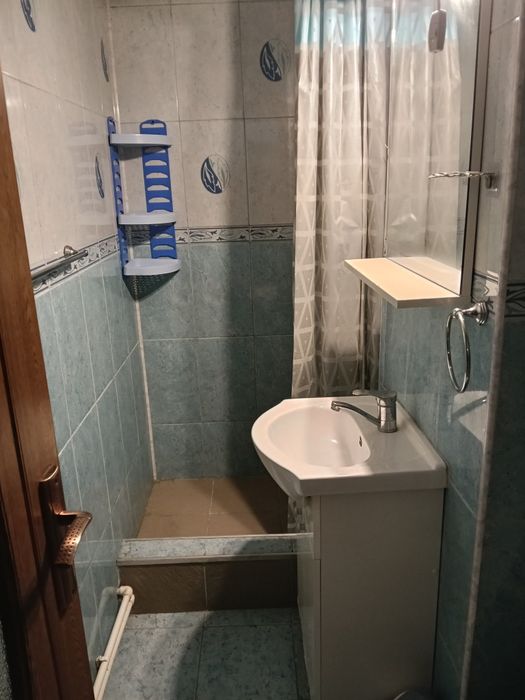 Închiriez garsonieră. pe termen lung.