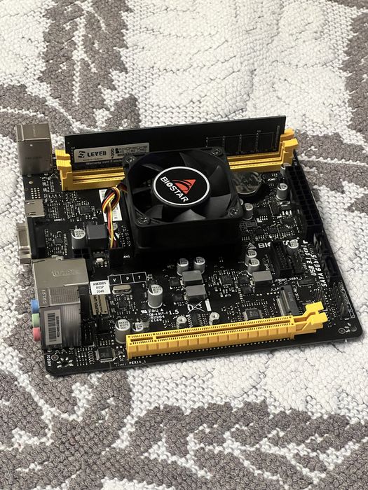 Материнская плата с процессором AMD