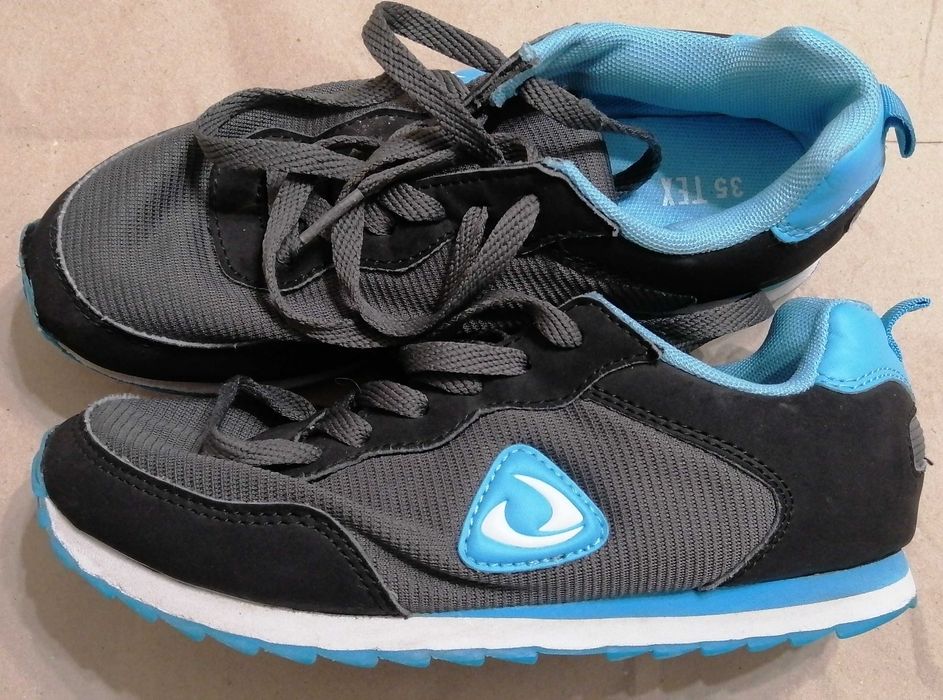 Adidasi-pantofi sport