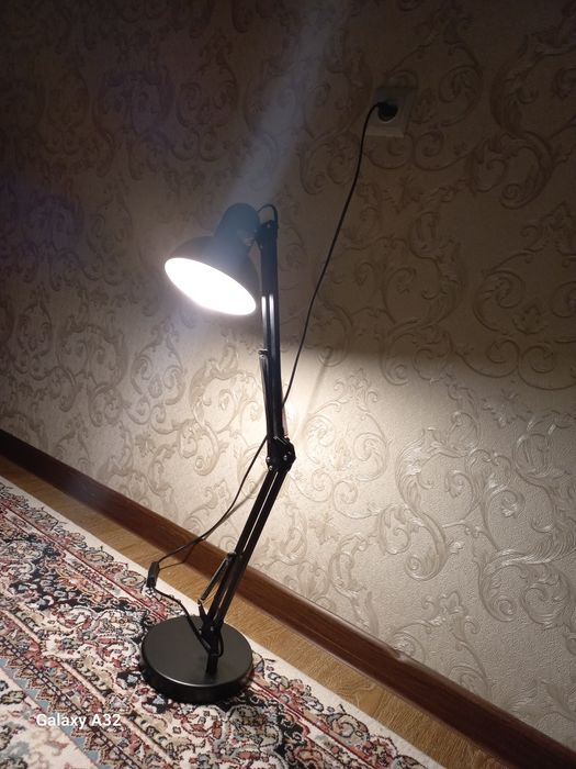 Настольная лампа для комнаты