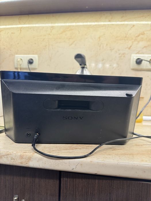 Тонколона Sony с AUX, Radio, iPod слот