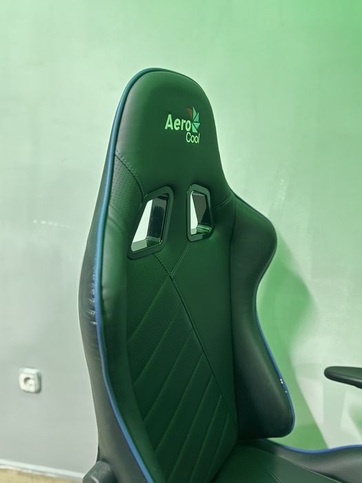 Продаю игровое кресло