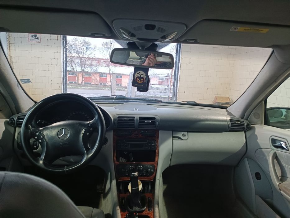 Меецедес C 220 143коня