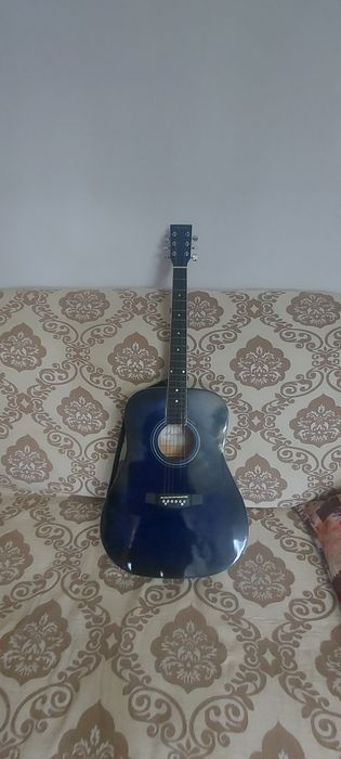 Продам гитару.Аккустическая