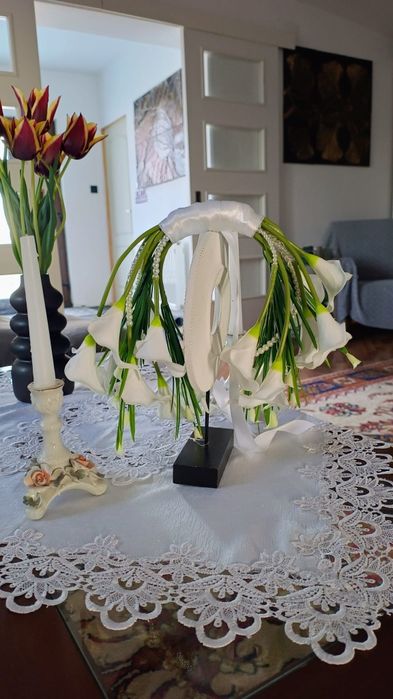 buchet mireasă din flori calla și perle albe