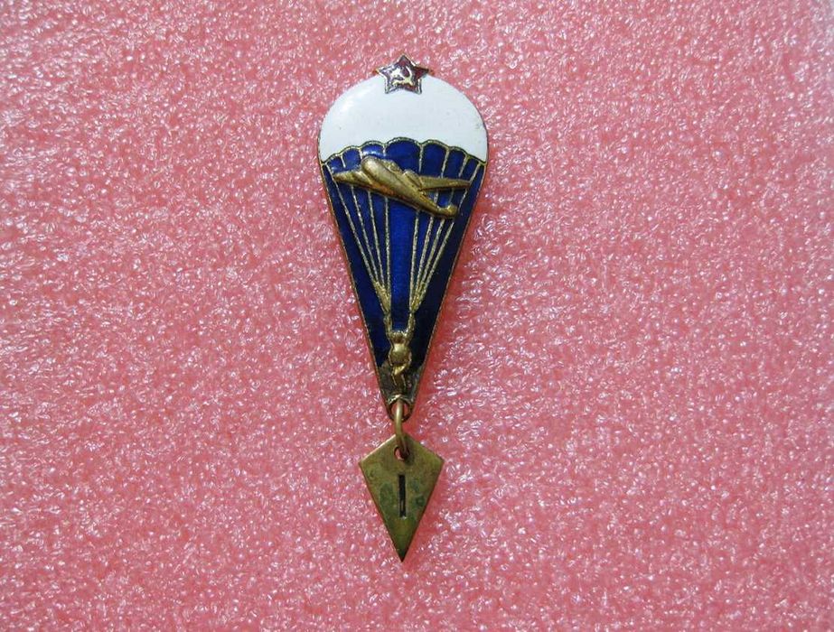 Парашютист - на тяжелом металле.