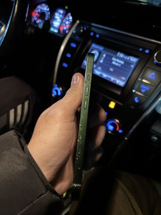 Продам iphone 13