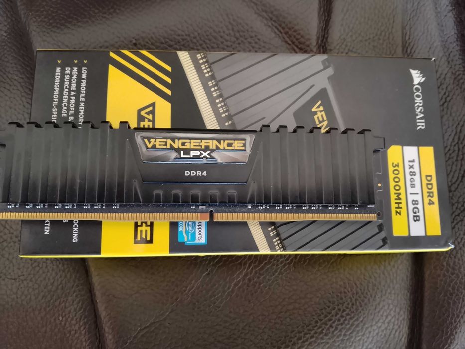 RAM памет DDR4 8GB 3000Mhz - Corsair Vengeance LPX