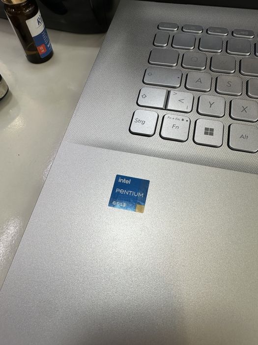 Срочно Ноутбук янги. Asus VIVOBOOK 17.Германиядан кеган.Гарантия.