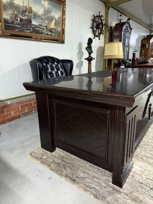 Класическо директорско бюро