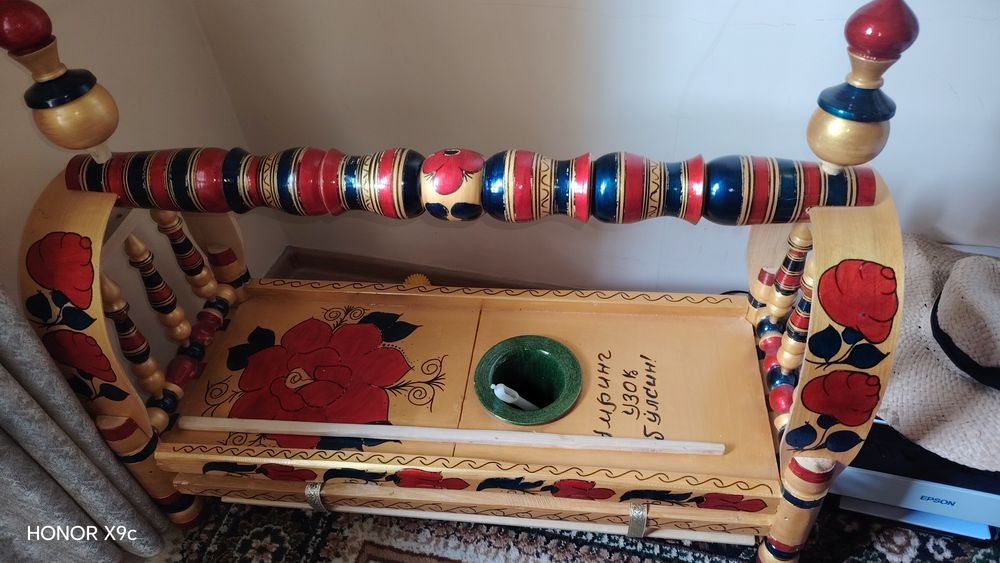 Beshik sotiladi holati ideal sumak va tuvak bor