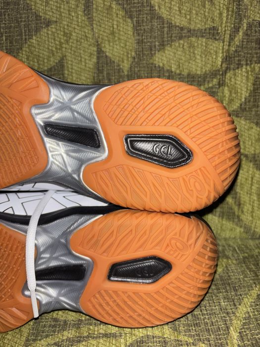 Нови волейболни маратонки Asics gel-spike