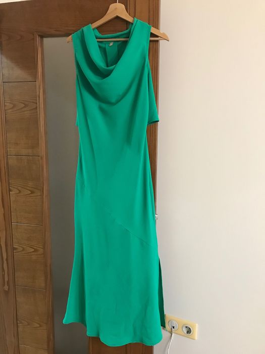 Продавам рокля на фирма Lucy