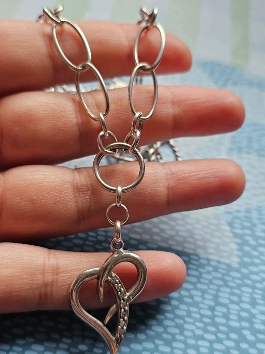 Красиво сребърно колие със сърце