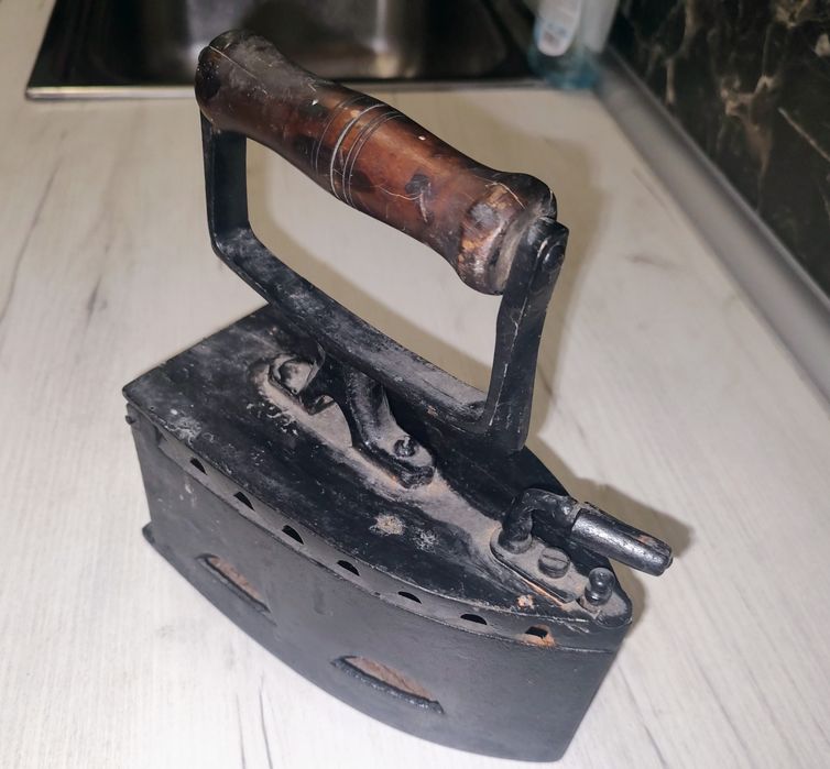 Българска ретро ютия