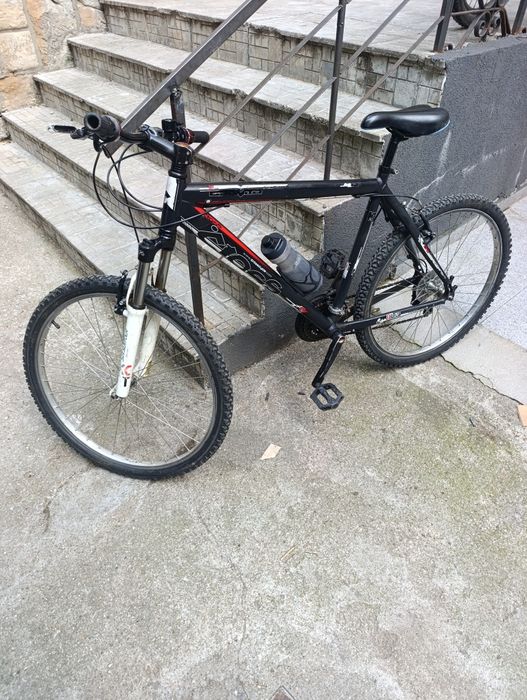 Vând bicicleta CROSS roti 26