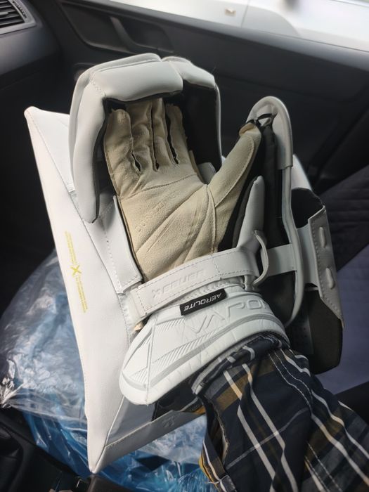 Вратарская хоккейная форма