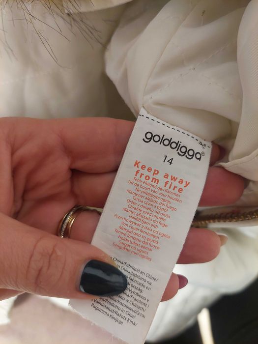 Бяло дамско зимно яке