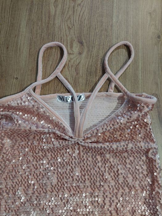 Розова рокля с пайети на МЕГЗ