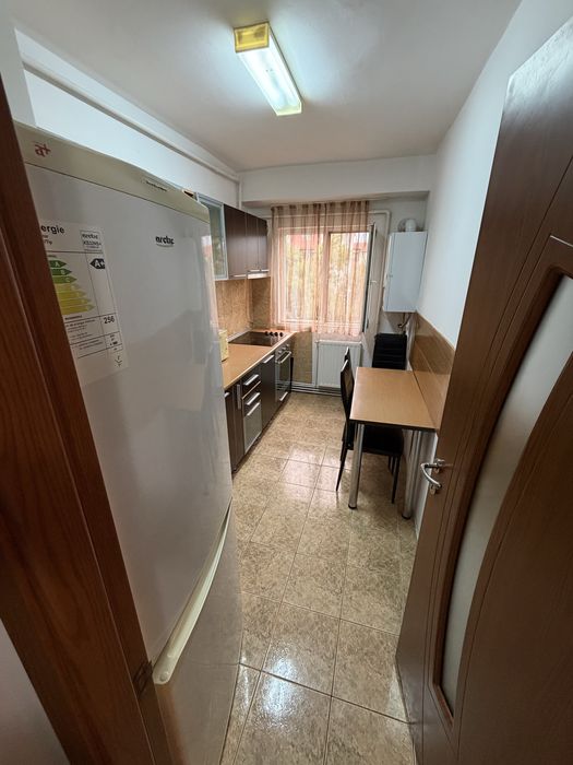 Inchiriez apartament