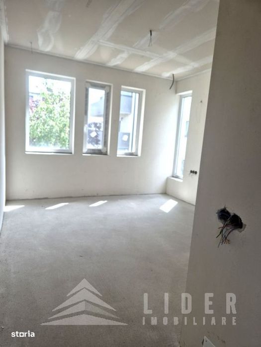 Duplex 4 camere-Floresti-curte 70 mp-acces cu bariera