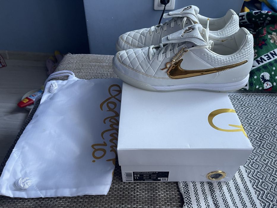 Nike Tiempo Legend Ronaldinho RGN IC SE Touch of Gold Brazil