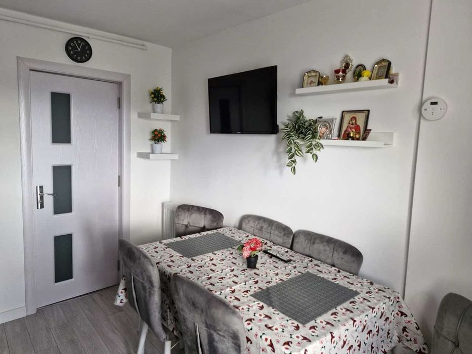 Apartament 3 camere, renovat de la 0, decomandat,  micro 11