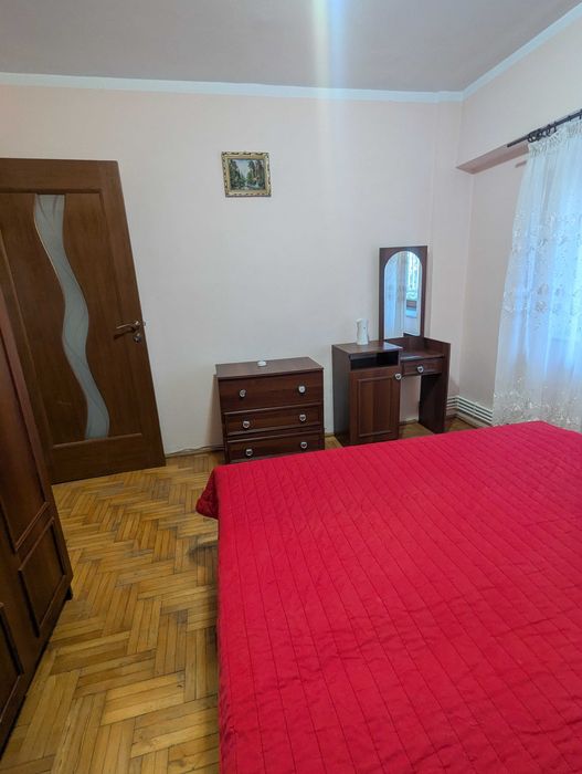 Închiriez garsonieră