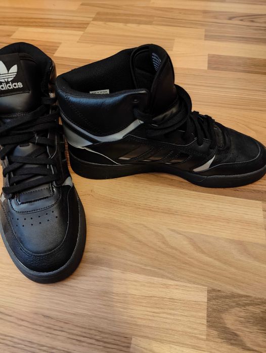 Adidasi Adidas nr 44 noi